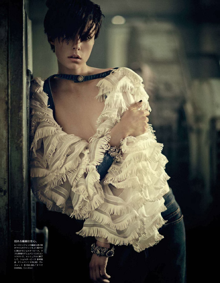 Edie Campbell《Vogue》日本版2014年8月號(hào)