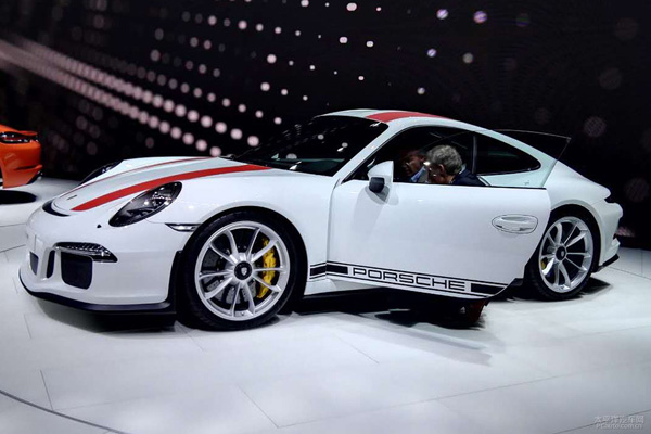 保時捷911 R 于日內(nèi)瓦車展正式發(fā)布