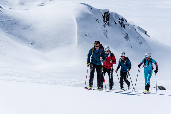 泰格豪雅攜手中國國家滑雪登山隊首次出征瑞士冰川巡邏滑雪登山賽