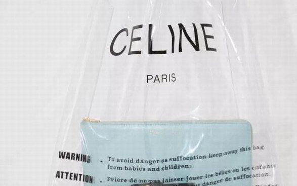 Celine的”塑料袋“成了最新It Bag,為啥大牌最近都愛PVC?