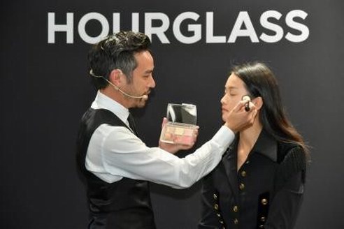 親臨Hourglass秘境，探索高端美妝新定義