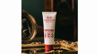 換季已成老年皮膚問題高發(fā)期——用「芳華」老年潤(rùn)膚乳，輕松告別干、癢、味！