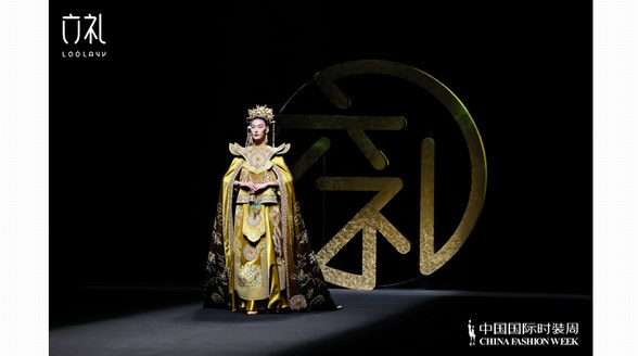 以東方美學(xué)加冕中式傳統(tǒng)婚俗服飾——“寶相·開(kāi)元”大秀圓滿(mǎn)舉行