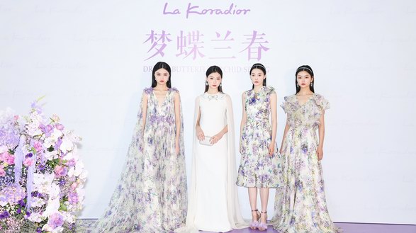 La Koradior×胡巍《夢(mèng)蝶蘭春》聯(lián)名油畫藝術(shù)展登陸南寧萬(wàn)象城