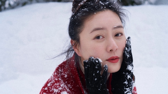 雪中美人田海蓉，雪韻天成優(yōu)雅不敗