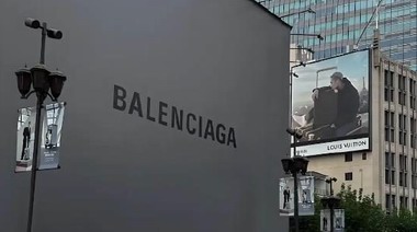 1元發(fā)卡巴黎世家賣(mài)2700元!“Balenciaga坑死”有錢(qián)人