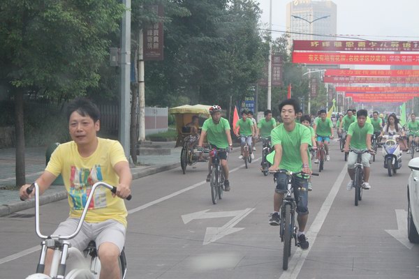 9月1日，浦江國(guó)際開(kāi)元大酒店舉行了“開(kāi)元自行車騎行日”綠色騎行活動(dòng)，以騎自行車、撿拾仙華水庫(kù)邊垃圾等形式，倡導(dǎo)“低碳、綠色、環(huán)保”的生活方式。