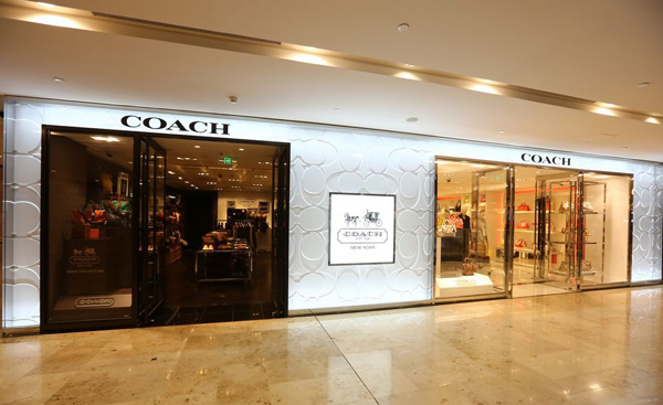 王力宏現(xiàn)身COACH 南京德基廣場(chǎng)新店開幕